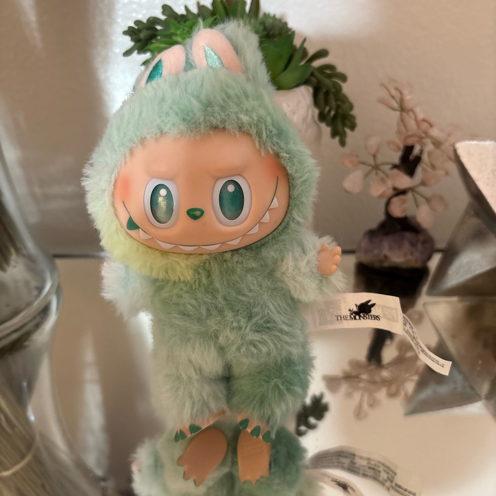 AUTHENTIC Labubu - Picture 2 of 2
